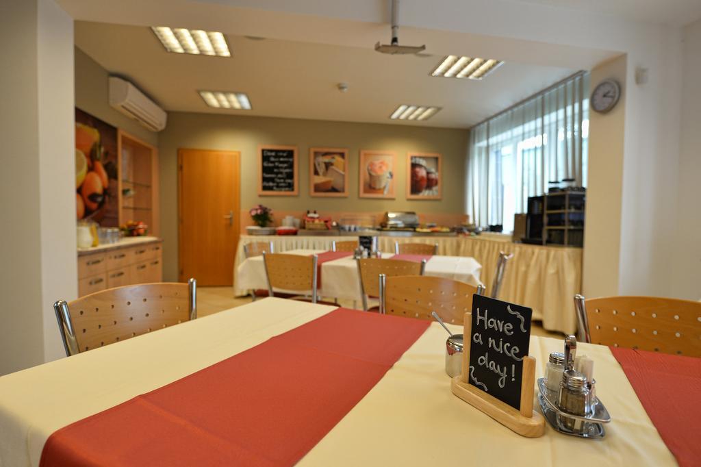 Hotel Vaka Brno Ngoại thất bức ảnh