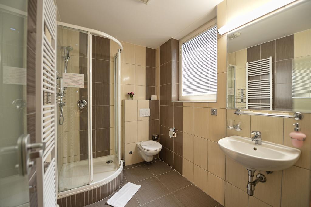 Hotel Vaka Brno Ngoại thất bức ảnh