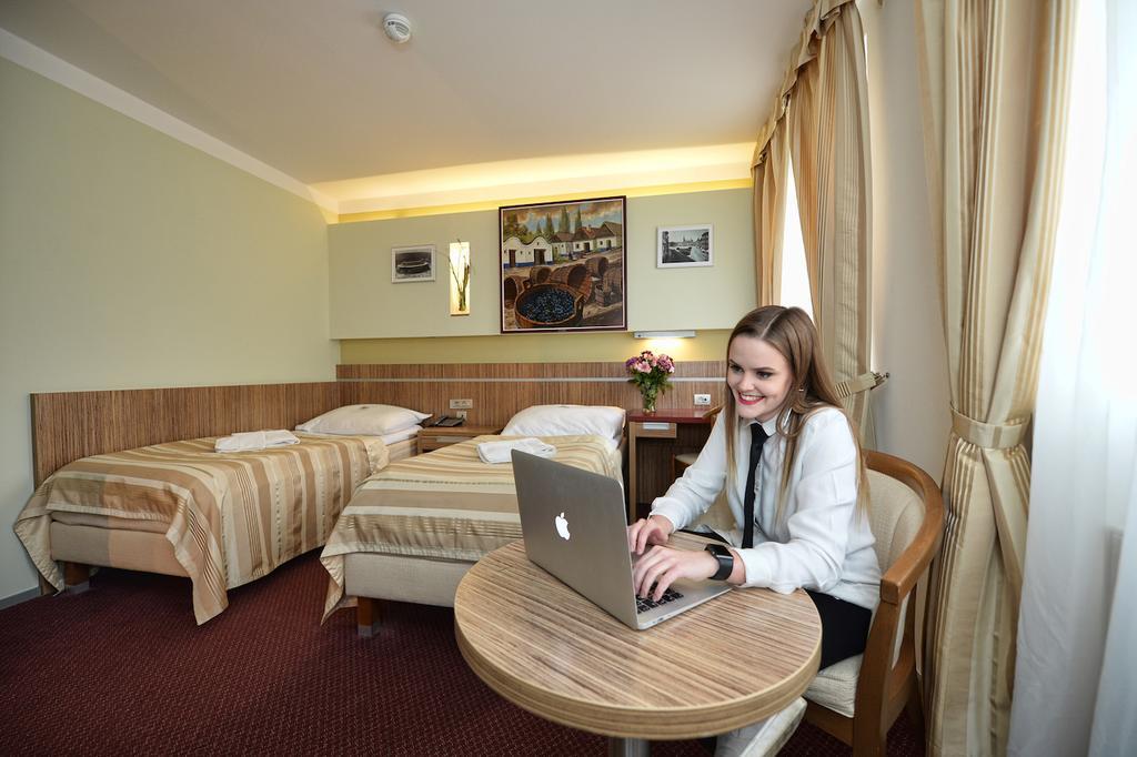 Hotel Vaka Brno Ngoại thất bức ảnh